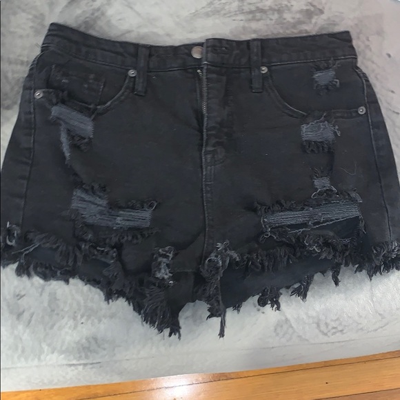 Black high waisted shorts - Picture 2 of 4